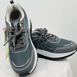 AOV Arch Support Comfort Walking Gray & White Woman’s Sneaker Size 10
